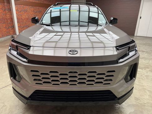 Used 2026 Toyota RAV4 XSE w/ Panoramic Sun Roof Package AWD/4WD image 9