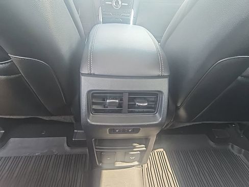Used 2019 Ford Edge Titanium w/ Equipment Group 301A AWD/4WD image 20