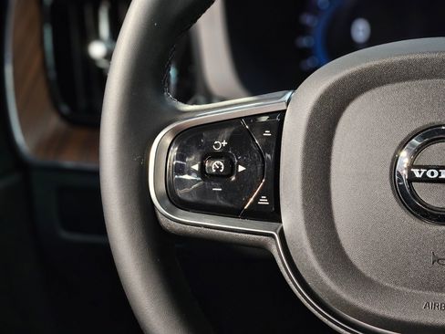 Used 2024 Volvo XC60 B5 Plus image 27