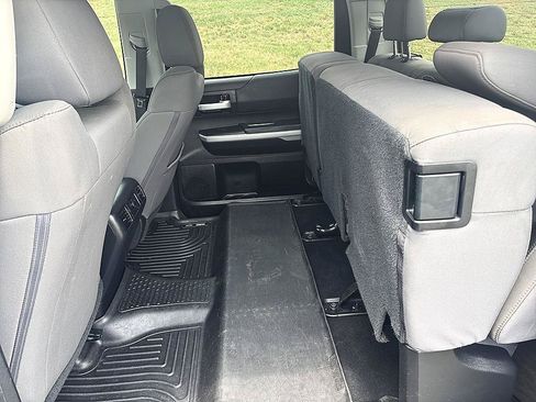 Used 2020 Toyota Tundra SR5 w/ SR5 Convenience Package AWD/4WD image 22