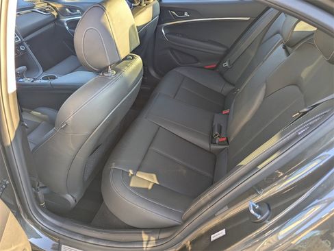 Used 2025 Genesis G70 2.5T image 17