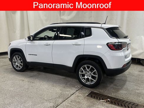 Certified 2022 Jeep Compass Latitude w/ Sun and Sound Group image 3