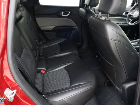 Used 2025 Jeep Compass Latitude image 27