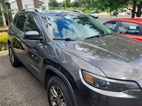 Used 2019 Jeep Cherokee Latitude Plus w/ Cold Weather Group AWD/4WD image 2