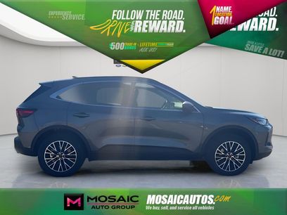 New 2025 Ford Escape Base w/ Class II Trailer Tow Package