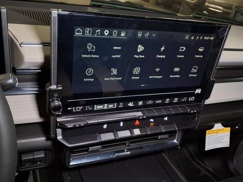 Used 2026 GMC Hummer EV SUV w/ LPO, Illumination Package AWD/4WD image 18
