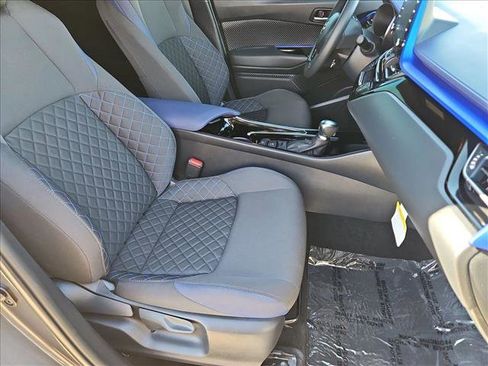 Used 2022 Toyota C-HR XLE FWD image 19