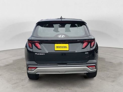 Certified 2025 Hyundai Tucson SE image 4