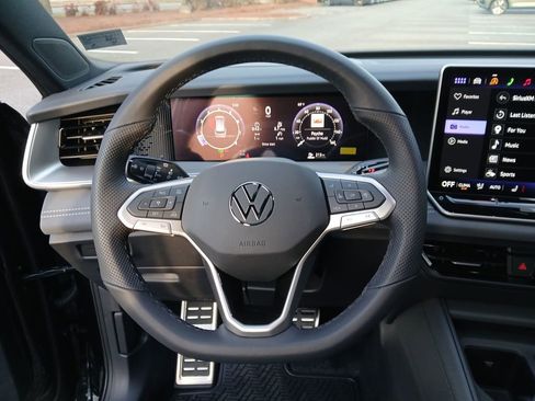 New 2026 Volkswagen Tiguan SE R-Line FWD image 14