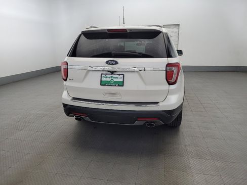 Used 2018 Ford Explorer XLT w/ Equipment Group 202A image 7
