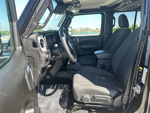 Used 2025 Jeep Wrangler Sport S image 29