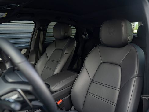 Certified 2026 Porsche Cayenne E-Hybrid Coupe AWD/4WD image 5