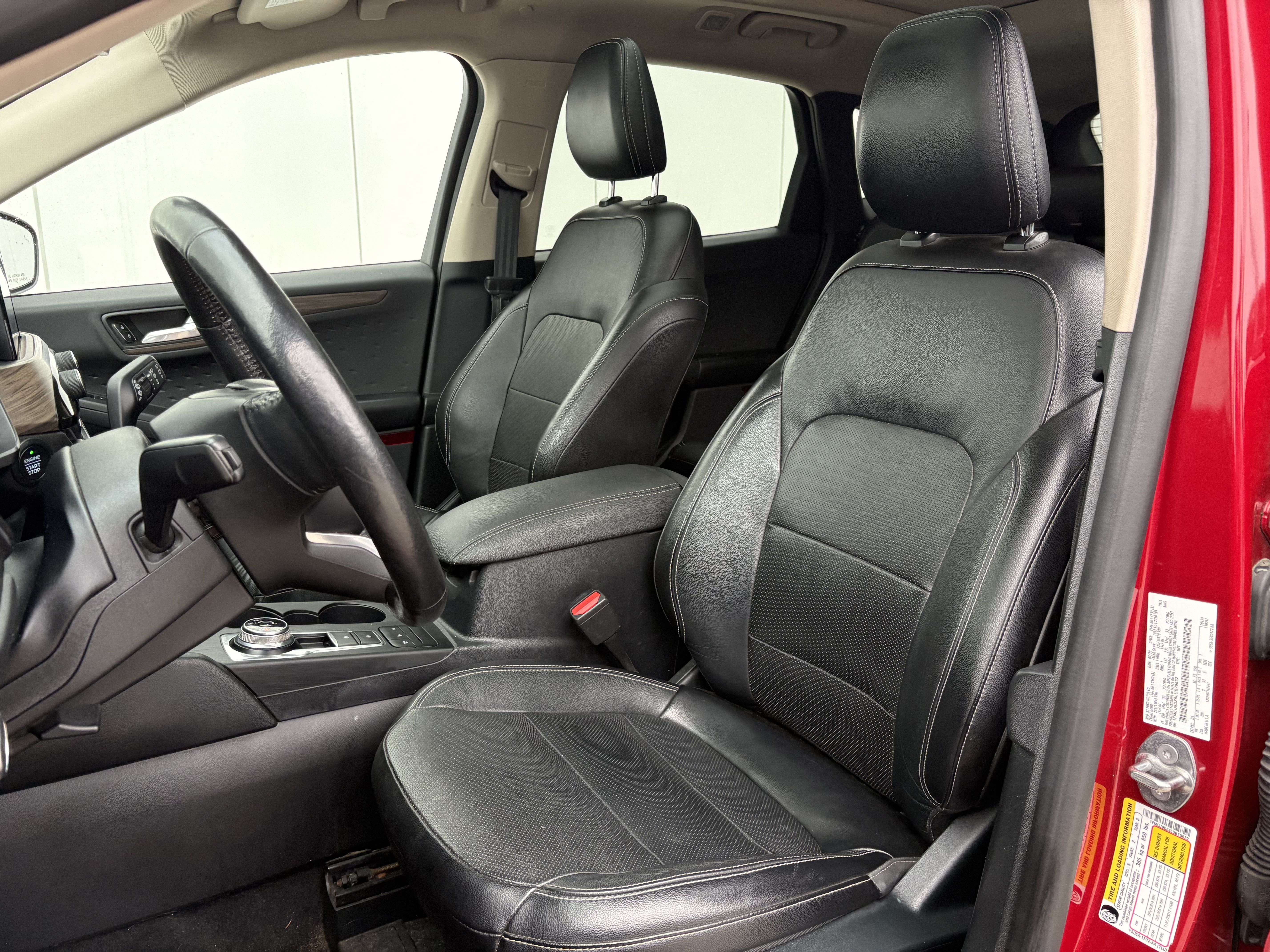 Used 2020 Ford Escape Titanium w/ Titanium Premium Package 2.0 AWD/4WD image 9
