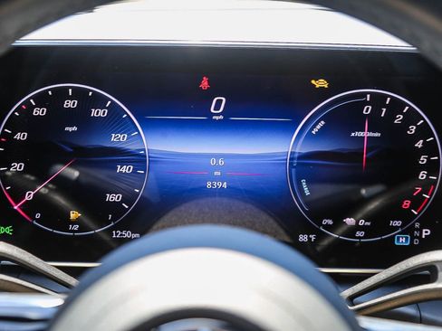 Used 2025 Mercedes-Benz GLC 350e 4MATIC image 6