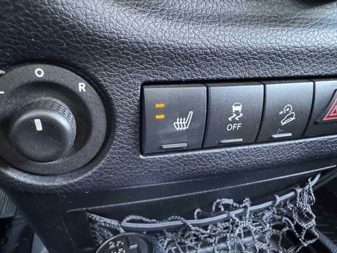 Used 2016 Jeep Wrangler Unlimited Sahara w/ Connectivity Group image 28