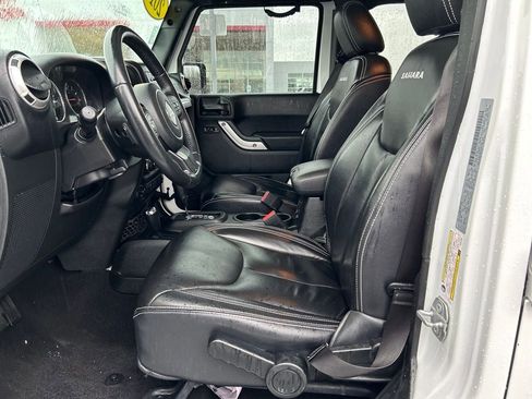 Used 2018 Jeep Wrangler Unlimited Sahara image 11