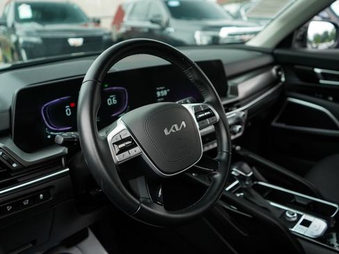 Used 2025 Kia Telluride S FWD image 5