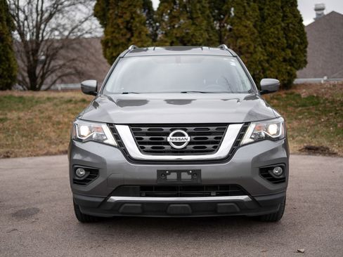 Used 2019 Nissan Pathfinder SV image 2