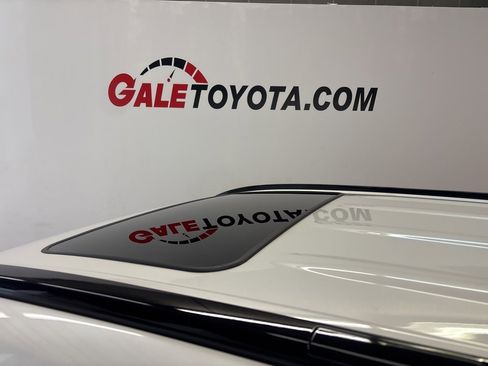 Used 2024 Toyota Highlander XSE image 4