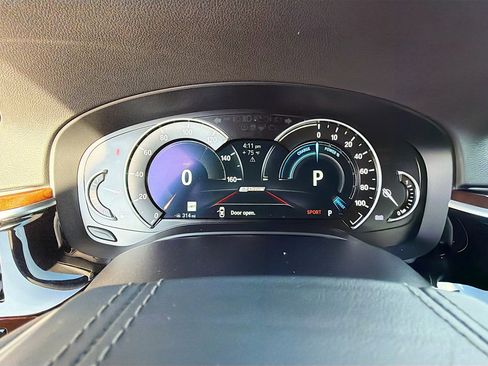 Used 2019 BMW 530e xDrive w/ Convenience Package image 38