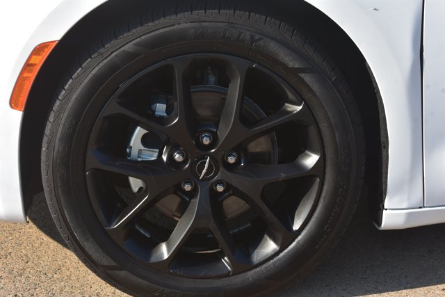Used 2025 Chrysler Pacifica Limited FWD image 11