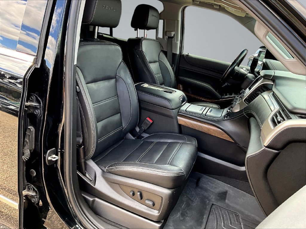 Used 2019 GMC Yukon Denali w/ Denali Ultimate Black Edition AWD/4WD image 32