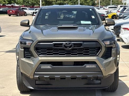 Used 2025 Toyota Tacoma TRD Sport AWD/4WD image 7