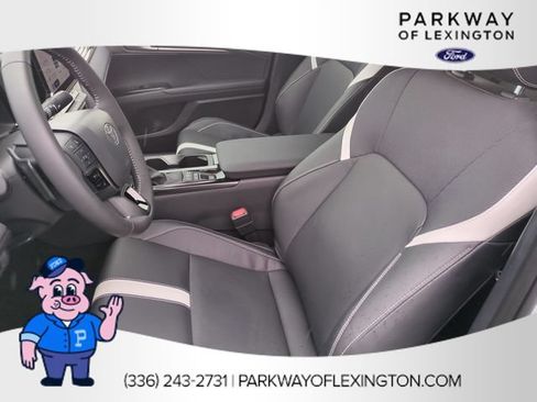 Used 2025 Toyota Camry SE w/ Convenience Package FWD image 14