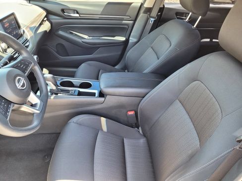 Used 2024 Nissan Altima 2.5 SV FWD image 12