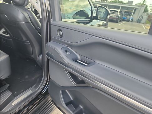 New 2026 Lincoln Navigator Premiere AWD/4WD image 20