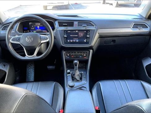 Used 2022 Volkswagen Tiguan SE w/ Panoramic Sunroof Package AWD/4WD image 15