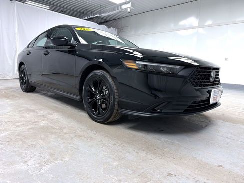 Used 2025 Honda Accord SE image 1