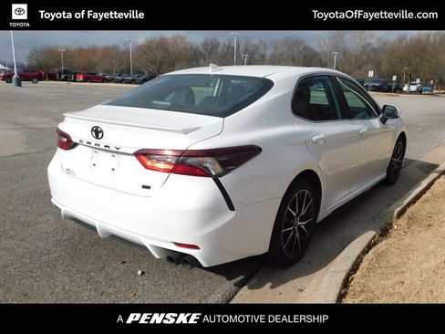 Used 2024 Toyota Camry SE image 10