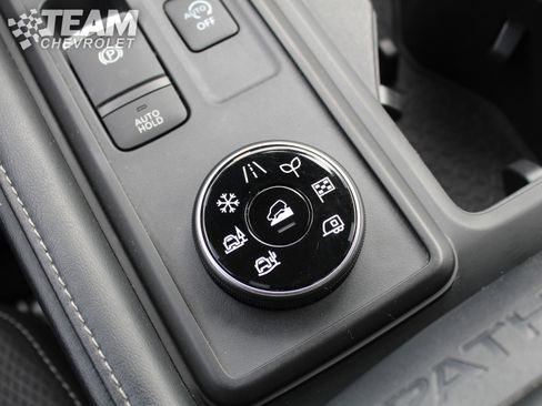 Used 2023 Nissan Pathfinder S image 18