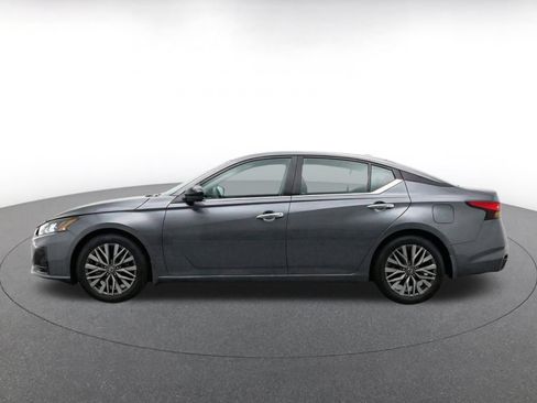 Used 2025 Nissan Altima 2.5 SV FWD image 4