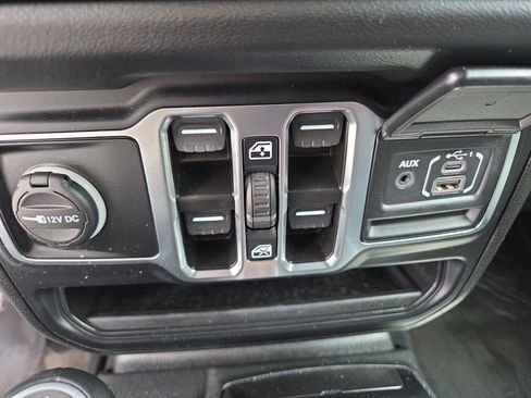 Certified 2024 Jeep Wrangler Unlimited Sahara w/ Technology Group AWD/4WD image 32
