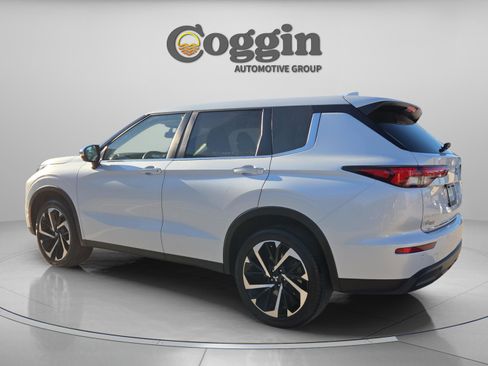 Used 2022 Mitsubishi Outlander ES image 4