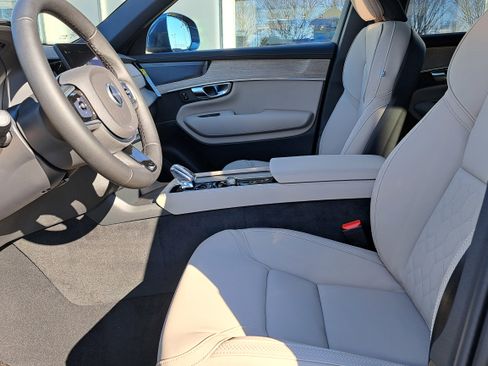 New 2026 Volvo XC90 B6 Plus w/ Protection Package Premier image 6