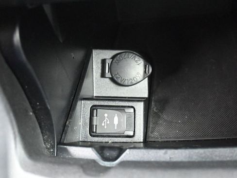 Used 2016 Toyota Camry XLE image 23