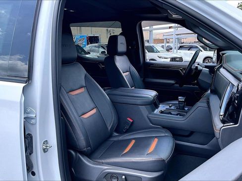Used 2024 GMC Sierra 1500 AT4 w/ Technology Package AWD/4WD image 10