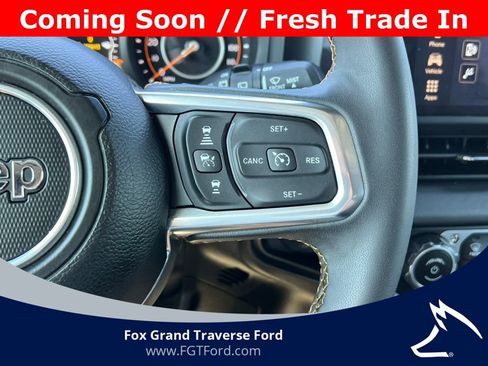 Used 2025 Jeep Wrangler Unlimited Sahara AWD/4WD image 17