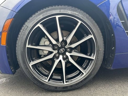 Used 2022 Toyota GR86 Base w/ ALL Weather Mat Package (TMS) image 11