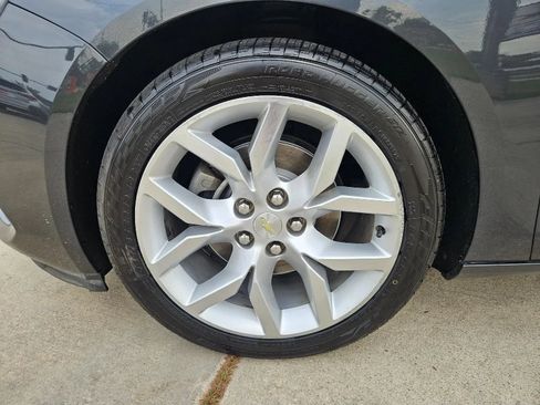 Used 2015 Chevrolet Impala LTZ FWD image 9