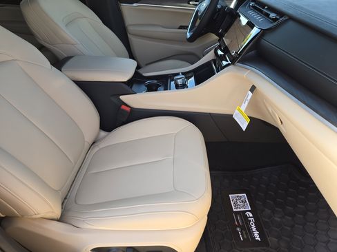 New 2026 Jeep Grand Cherokee Limited AWD/4WD image 11