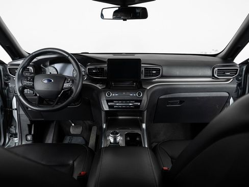 Used 2020 Ford Explorer XLT w/ Equipment Group 202A image 32