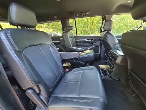 Used 2024 Jeep Wagoneer Series III AWD/4WD image 17