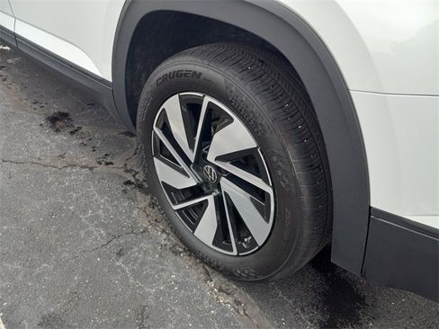 Used 2025 Volkswagen Atlas SE image 10