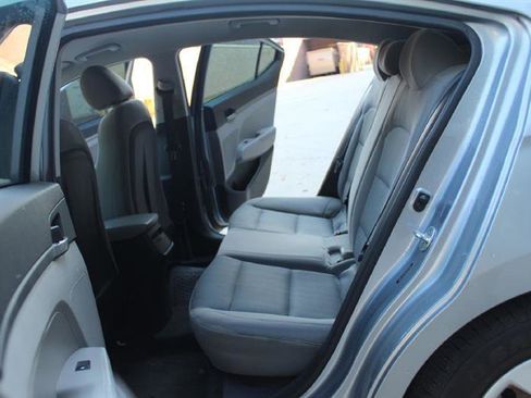 Used 2017 Hyundai Elantra SE FWD image 10
