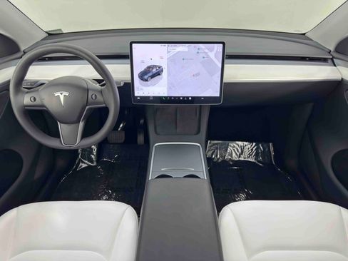 Used 2024 Tesla Model Y Long Range AWD/4WD image 13