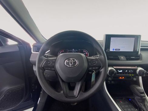 Used 2025 Toyota RAV4 LE AWD/4WD image 7
